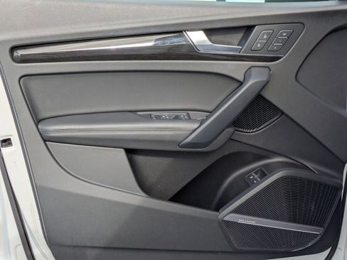 Used 2020 Audi Q5 e Premium Plus w/ Premium Plus Package image 9