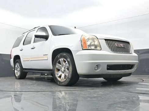 Used 2011 GMC Yukon SLT w/ Regional Value Package RWD image 1