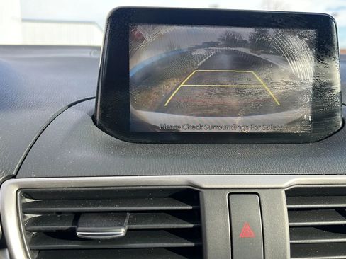 Used 2018 MAZDA MAZDA3 Touring image 25