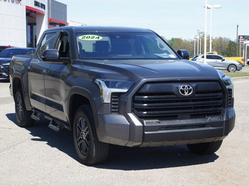 Used 2024 Toyota Tundra SR5 w/ SR5 Convenience Package AWD/4WD image 21