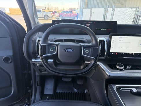 Certified 2025 Ford Expedition Platinum image 31