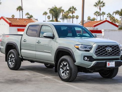 Certified 2023 Toyota Tacoma TRD Off-Road AWD/4WD image 5