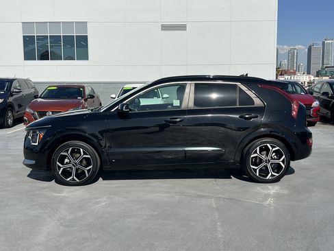Certified 2023 Kia Niro SX Touring image 3