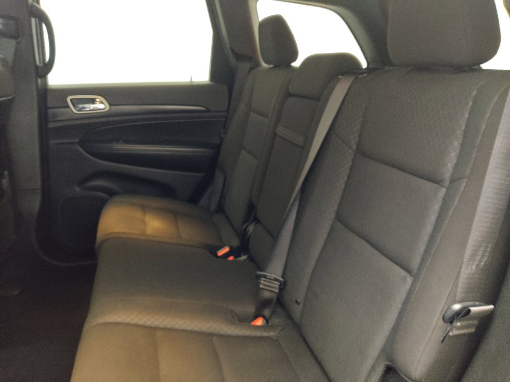 Used 2020 Jeep Grand Cherokee Laredo AWD/4WD image 18