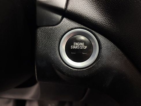 Used 2018 Chevrolet Equinox LT image 21