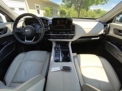 Used 2024 Nissan Pathfinder SL w/ SL Premium Package AWD/4WD image 15