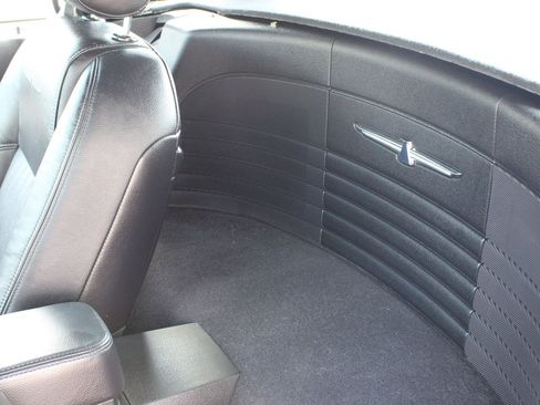 Used 2005 Ford Thunderbird RWD image 15