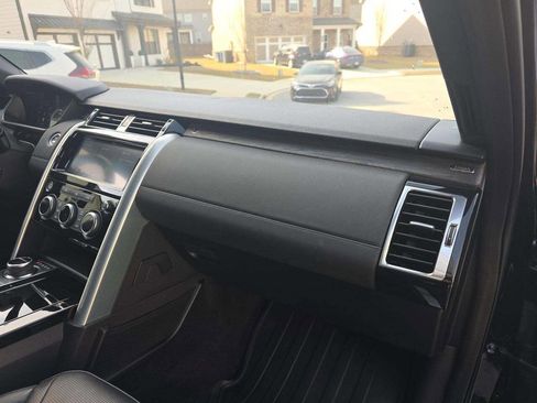 Used 2019 Land Rover Discovery HSE AWD/4WD image 11