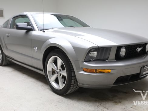 Used 2009 Ford Mustang GT RWD image 7