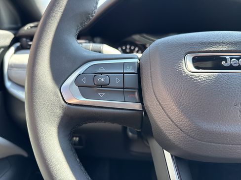 Used 2025 Jeep Compass Limited AWD/4WD image 18