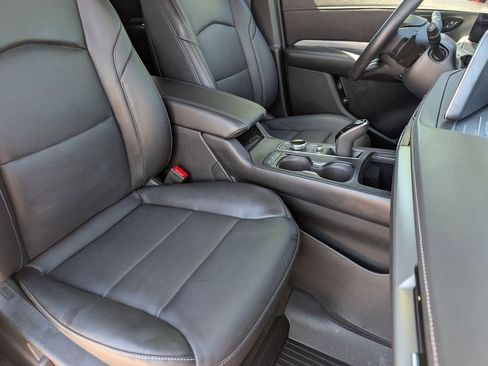 Certified 2025 Cadillac XT4 Premium Luxury AWD/4WD image 24