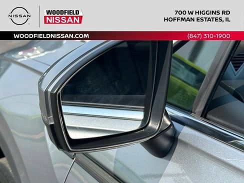 Used 2023 Volkswagen Tiguan SE w/ Panoramic Sunroof Package FWD image 11