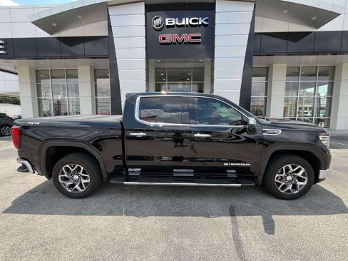 Used 2022 GMC Sierra 1500 SLT w/ SLT Convenience Package AWD/4WD image 2