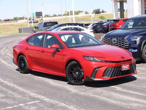New 2026 Toyota Camry SE w/ Convenience Package FWD image 2