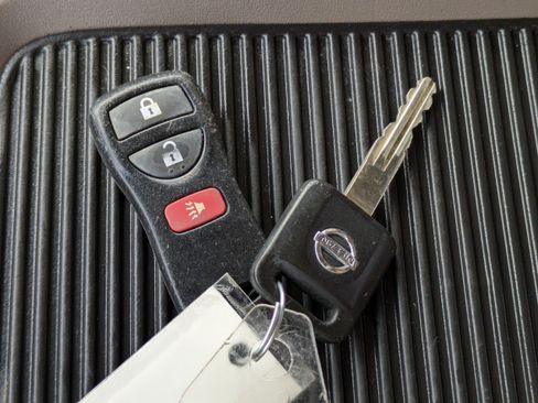 Used 2015 Nissan Titan SV w/ SV Value Truck Package image 26