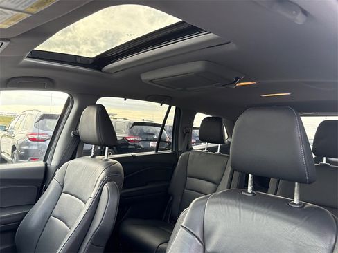 Certified 2022 Honda Pilot Touring image 18