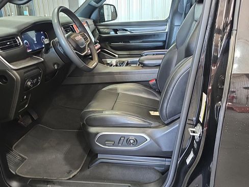 Used 2023 Jeep Wagoneer L Series II image 7