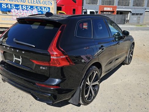 Certified 2022 Volvo XC60 B6 R-Design w/ Climate Package image 5