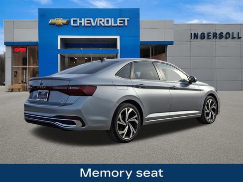 Used 2025 Volkswagen Jetta SEL image 8