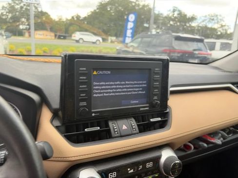 Used 2021 Toyota RAV4 XLE Premium FWD image 4