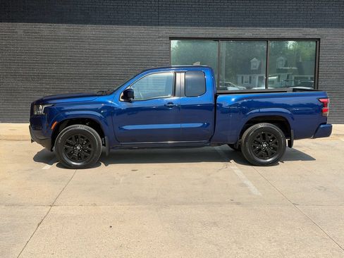 Used 2022 Nissan Frontier SV w/ Technology Package AWD/4WD image 12