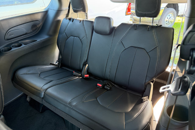 New 2026 Chrysler Pacifica Select AWD/4WD image 21