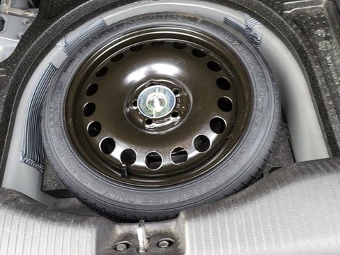 Used 2018 Chevrolet Cruze LT w/ Sun And Sound Package image 11