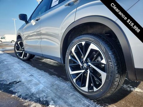 Used 2024 Mitsubishi Outlander SE image 14