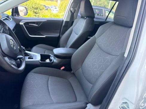 Used 2025 Toyota RAV4 XLE AWD/4WD image 15