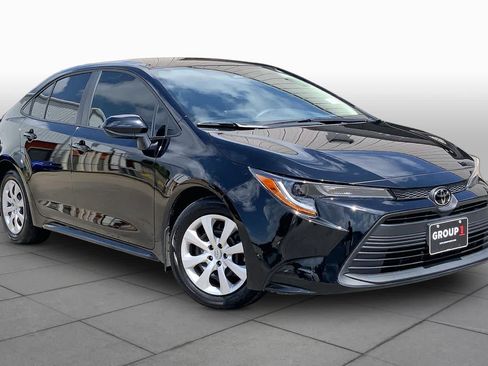 Used 2025 Toyota Corolla LE FWD image 3