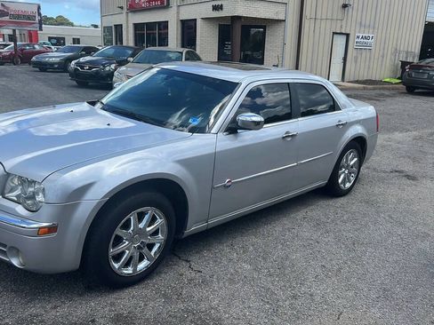 Used 2008 Chrysler 300 C w/ Navigation & Sound Group II RWD image 2