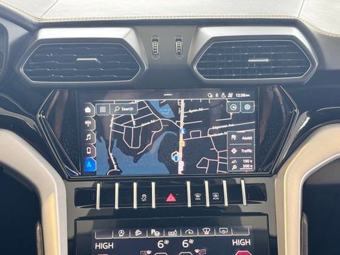 Used 2021 Lamborghini Urus image 36