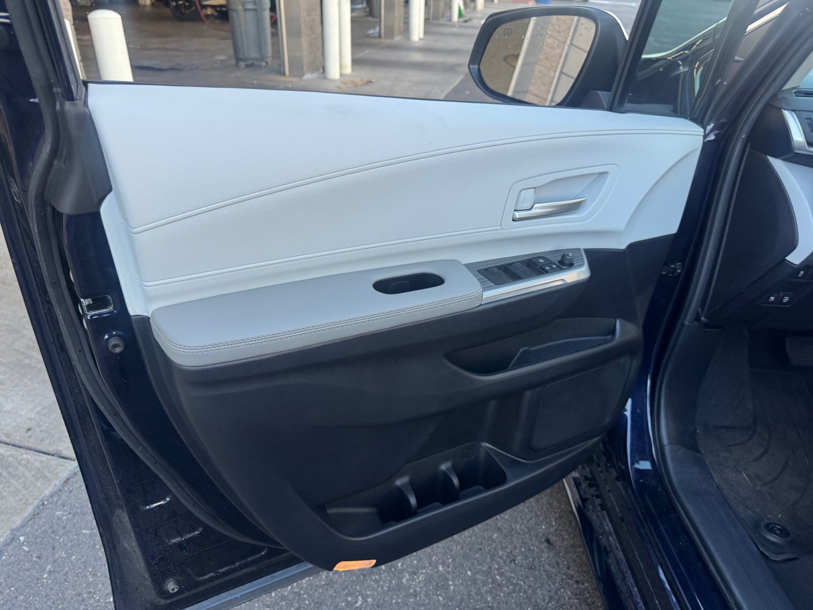 Certified 2026 Toyota Sienna XLE FWD image 13
