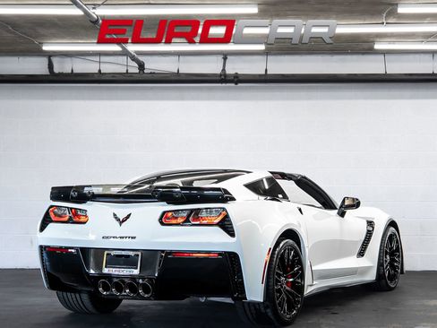 Used 2015 Chevrolet Corvette Z06 w/ 3LZ Preferred Equipment Group image 6