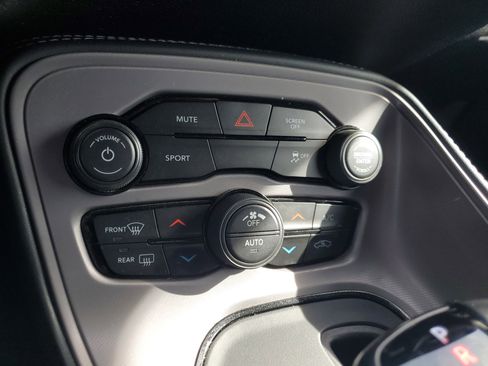 Used 2023 Dodge Challenger SXT image 23