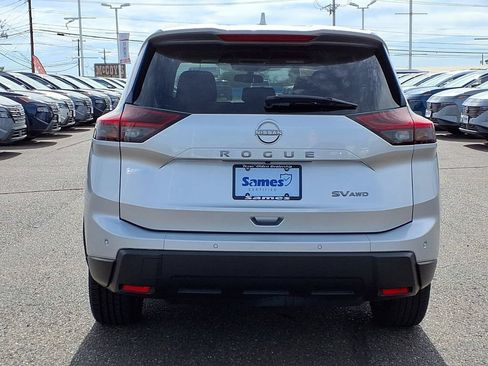 Used 2024 Nissan Rogue SV AWD/4WD image 7