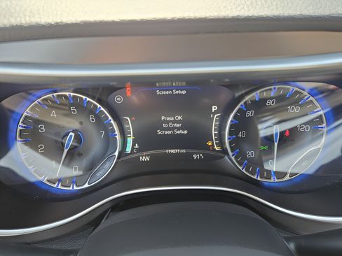 Used 2018 Chrysler Pacifica Limited FWD image 23