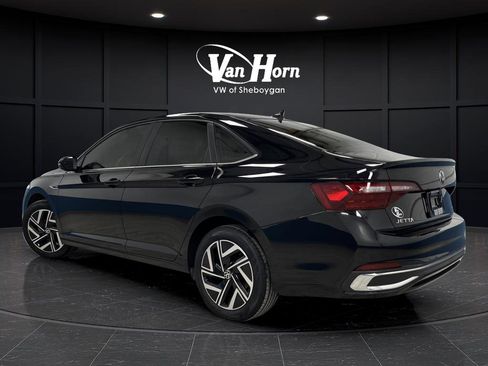 Used 2022 Volkswagen Jetta SEL image 3