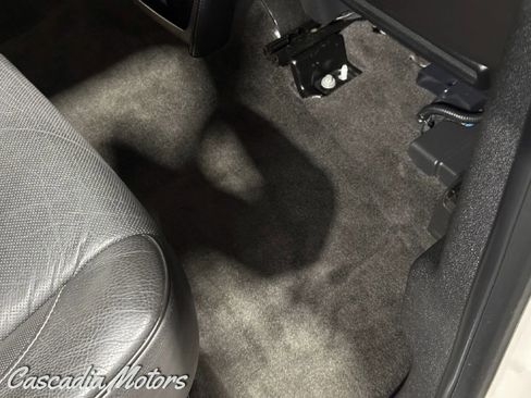 Used 2013 Cadillac Escalade Platinum image 28