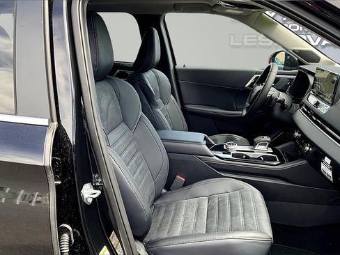 New 2025 Mitsubishi Outlander SE image 8