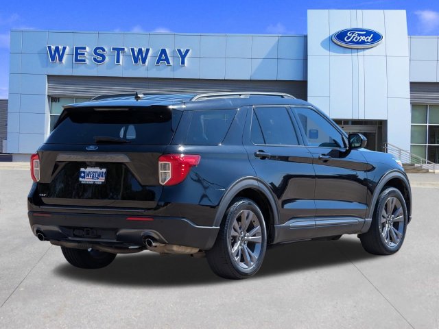 Used 2023 Ford Explorer XLT w/ Equipment Group 202A RWD image 3