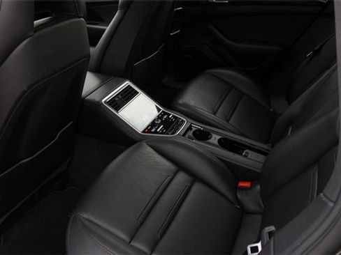 Used 2020 Porsche Panamera 4 image 14