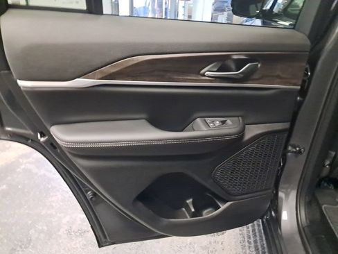 New 2026 Jeep Grand Cherokee Altitude image 16