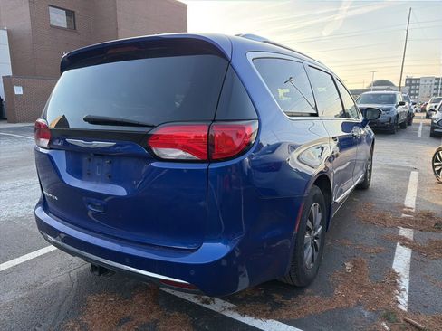 Used 2019 Chrysler Pacifica Touring-L Plus image 3