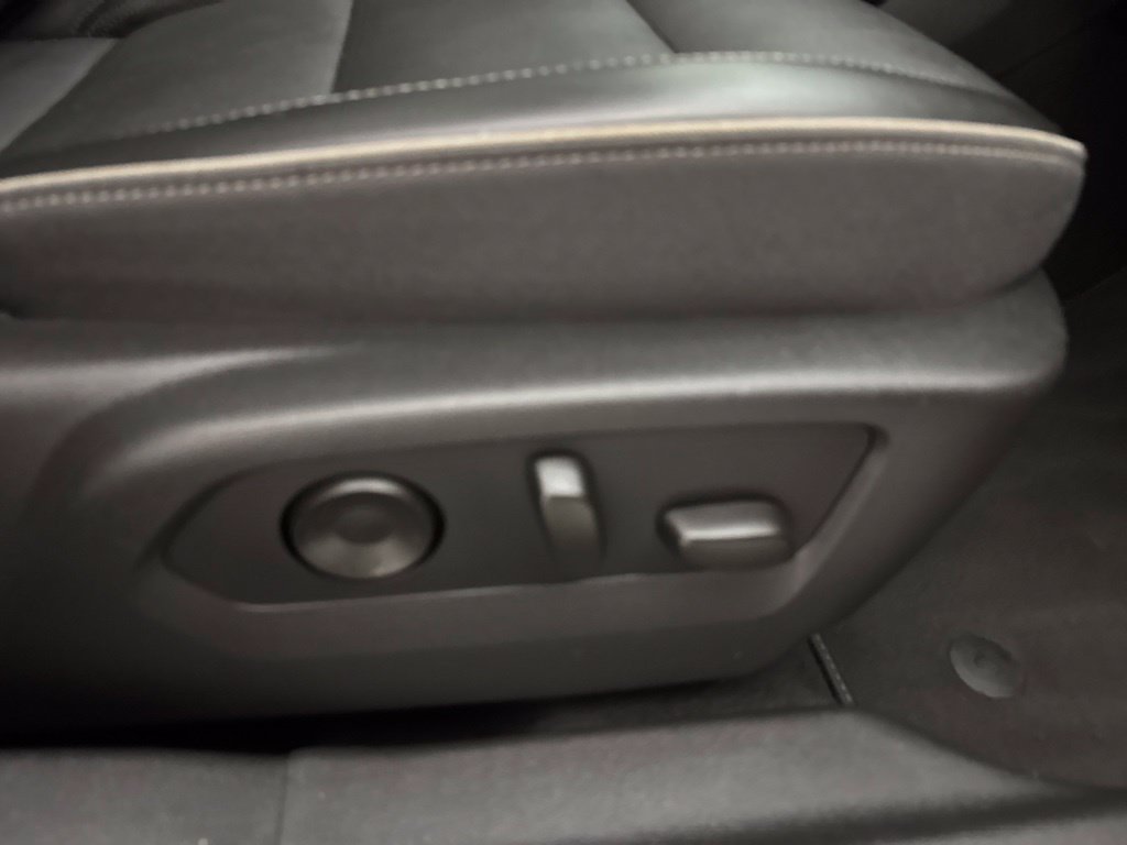 Used 2021 Buick Envision Essence AWD/4WD image 48