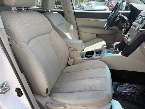 Used 2012 Subaru Outback 2.5i Premium w/ All-Weather Pkg AWD/4WD image 28