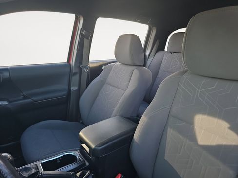 Certified 2019 Toyota Tacoma TRD Sport image 9