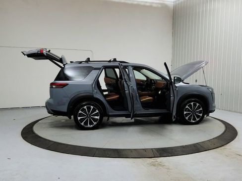 New 2026 Nissan Pathfinder Platinum image 16