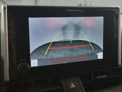 Used 2025 Toyota RAV4 XLE image 18