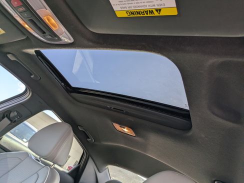 Used 2025 Hyundai Elantra Limited image 21